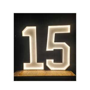 Número 15, con luces led